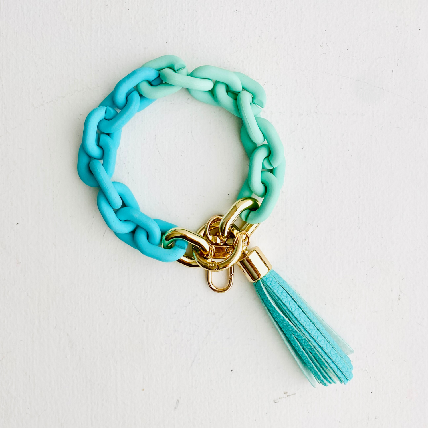 These adorable bangle keychains are perfect for the girl who's always got her hands full!

• Non-elastic

• Small-sized tassels

• Vibrant colors

• High quality resin&nbsp;
