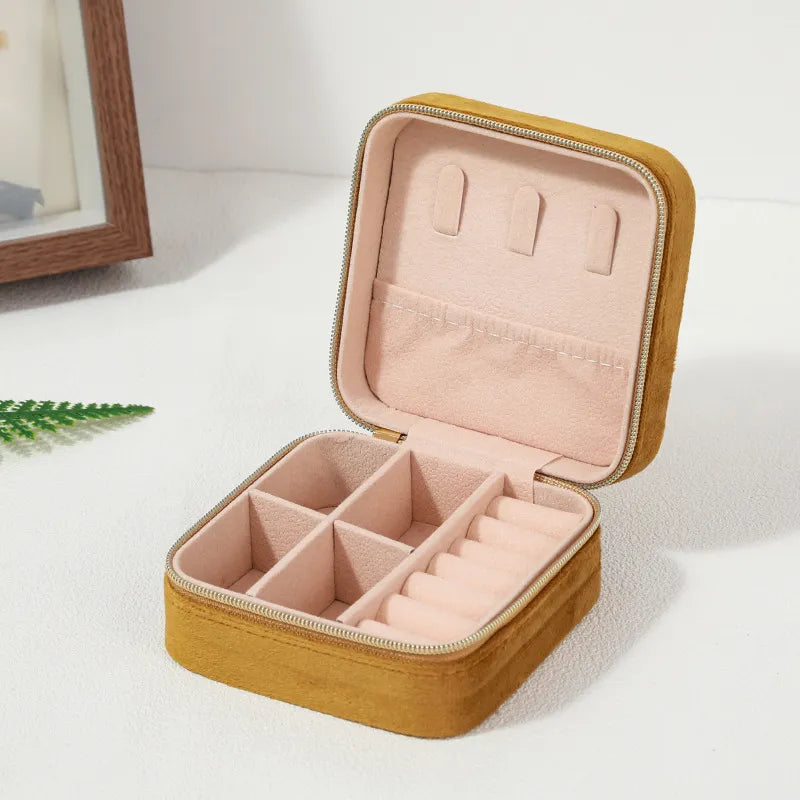 Microfiber plush jewelry box.

great for traveling
4" X 4" X 2"