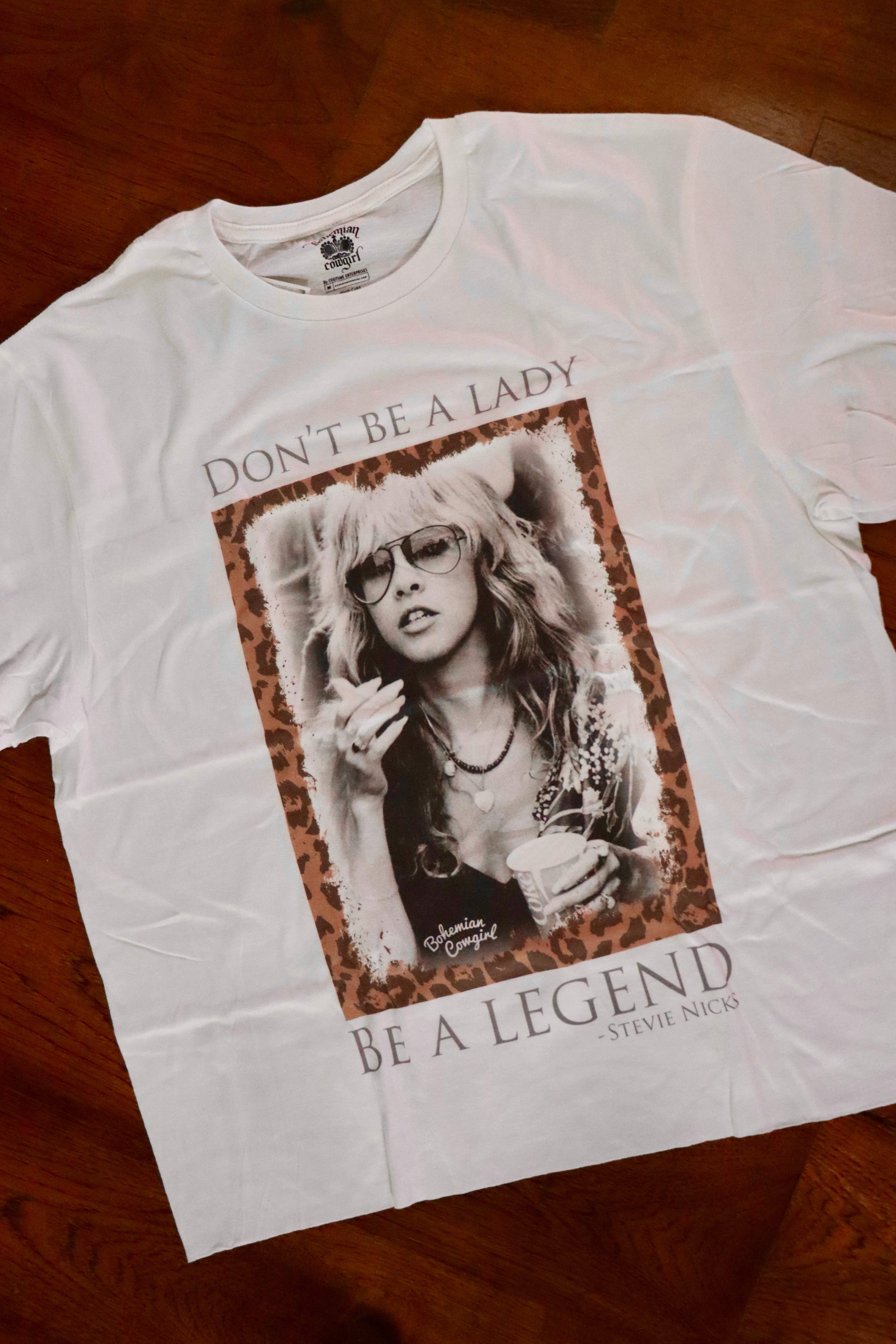 Don't be a lady, be a legend!

Stevie Nix
Raw hem long crop.
True to size.
100% Cotton
Wash cold, hang or lay flat to dry- NO DRYER.
Made by Bohemian Cowgirl.