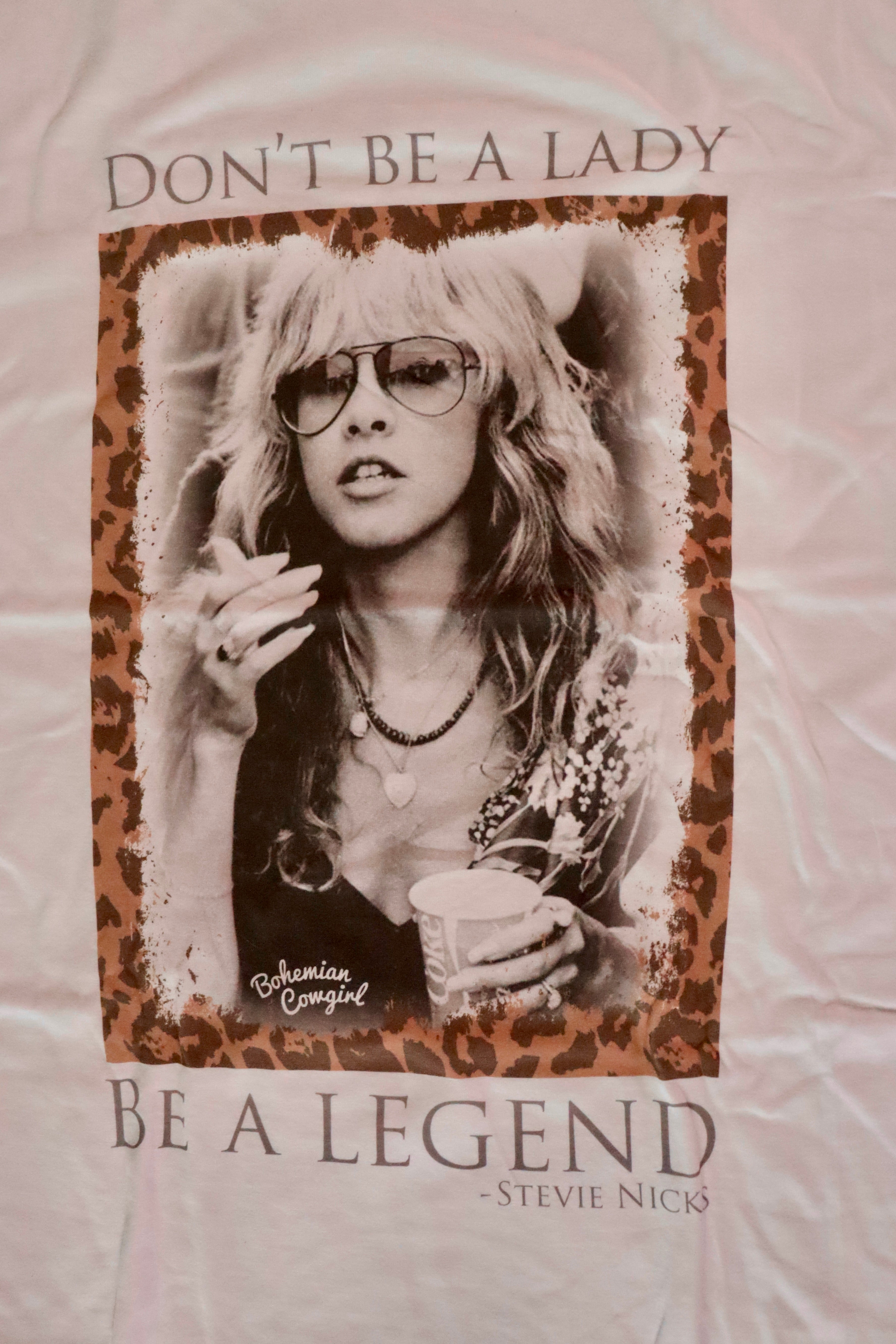 Don't be a lady, be a legend!

Stevie Nix
Raw hem long crop.
True to size.
100% Cotton
Wash cold, hang or lay flat to dry- NO DRYER.
Made by Bohemian Cowgirl.