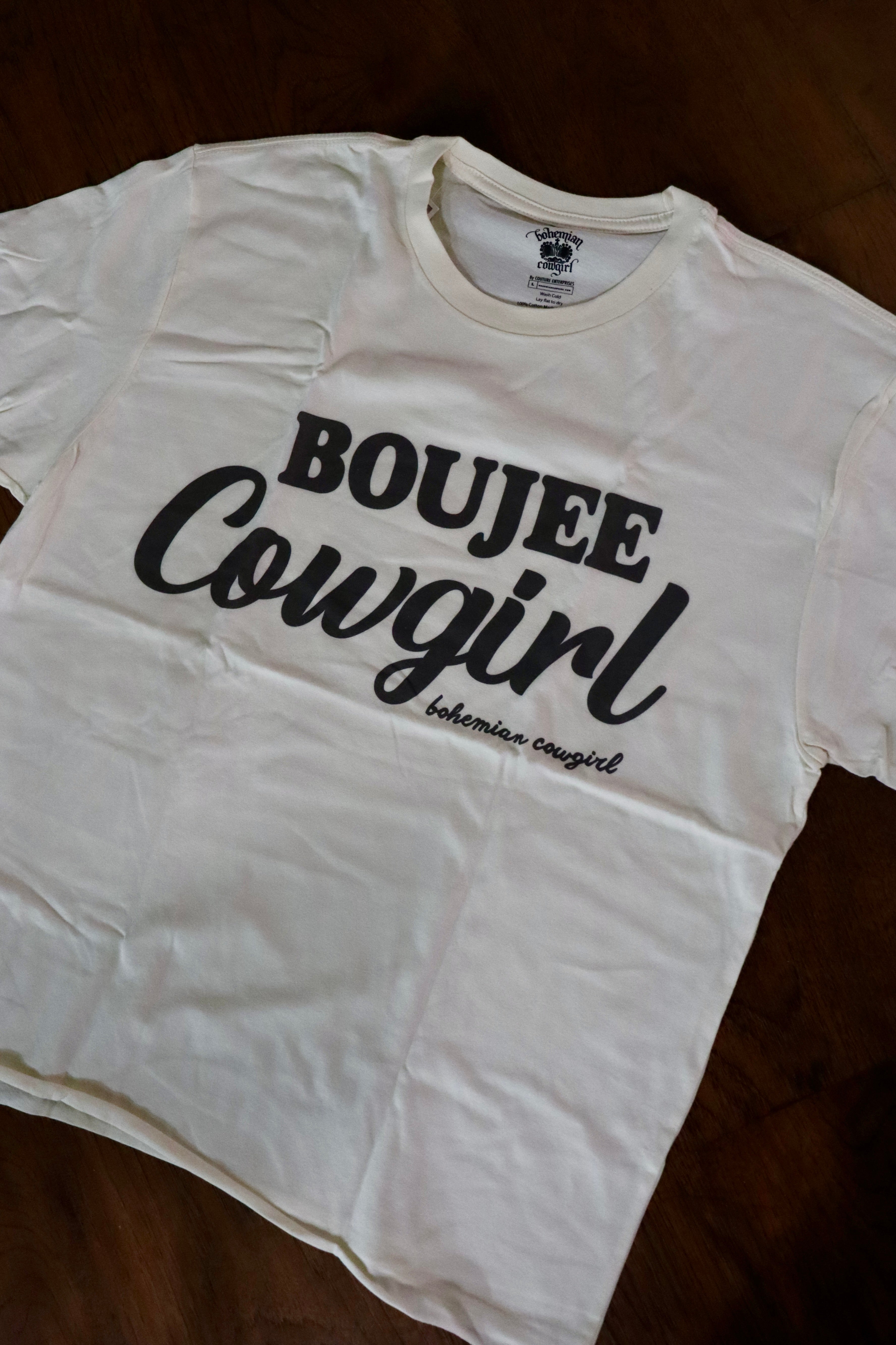 Bougee Cowgirl t-shirt.

Cream color with dark grey print.
Raw hem long crop.
True to size.
100% Cotton
Wash cold, hang or lay flat to dry- NO DR
