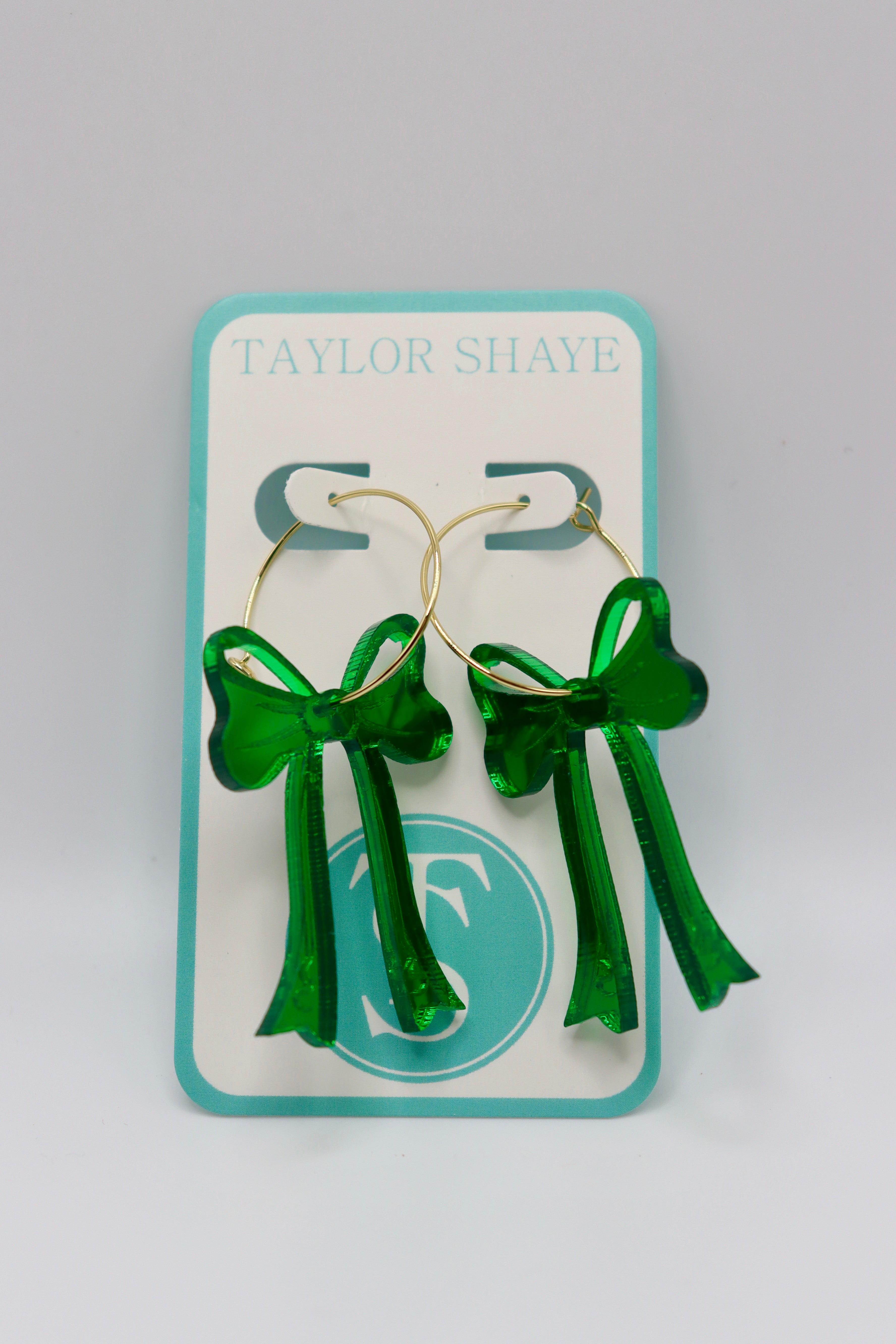 Taylor Shaye Game Day Bow Hoops!

Green acrylic bows on a gold hoop.
2 1/4" drop.
Made by Taylor Shaye.
