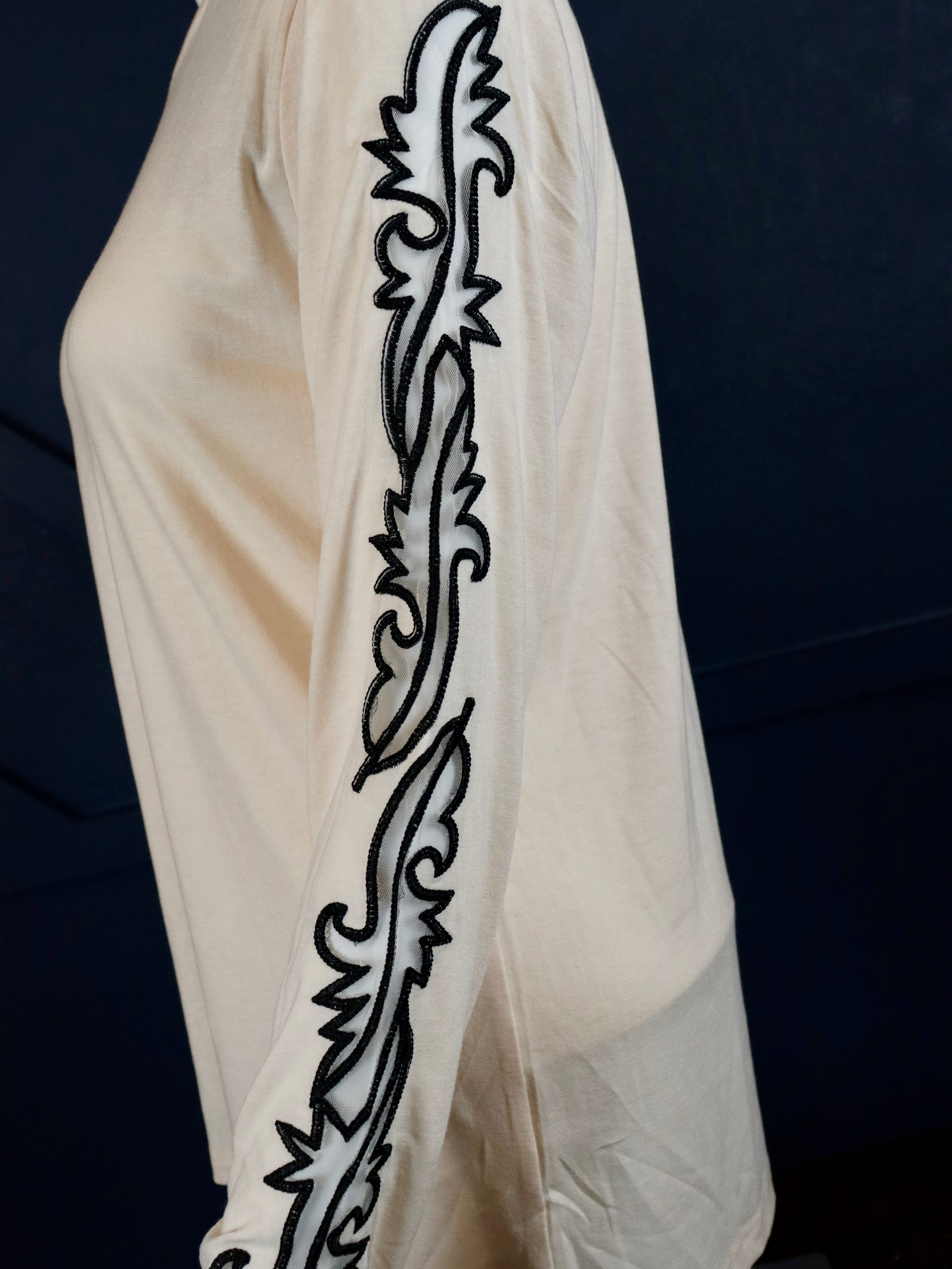 Cream long sleeve top with boot stitch sleeves.

True to size.
75% POLYESTER&nbsp;20% RAYON 5% SPANDEX
Made by 2 Fly