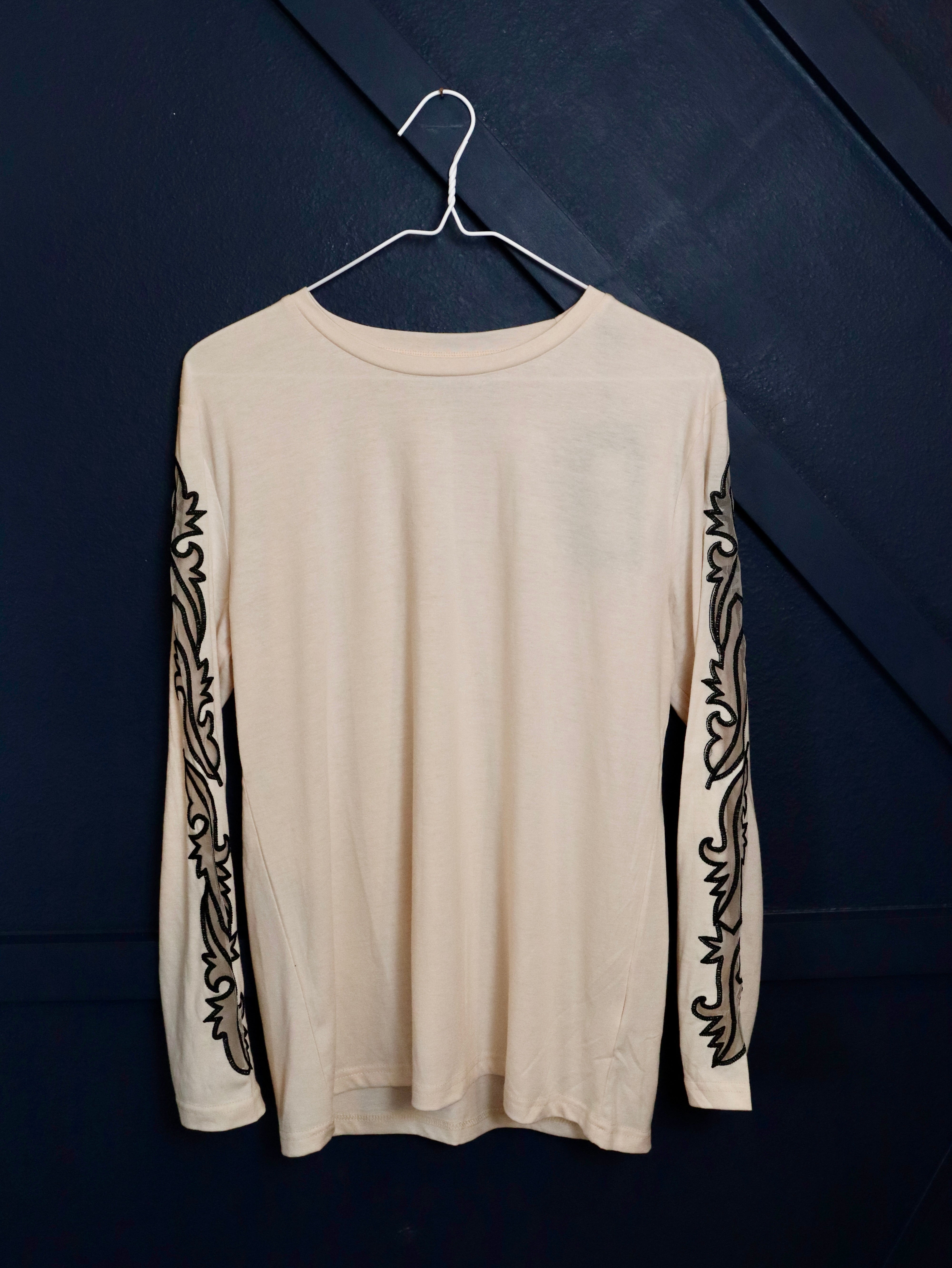Cream long sleeve top with boot stitch sleeves.

True to size.
75% POLYESTER&nbsp;20% RAYON 5% SPANDEX
Made by 2 Fly