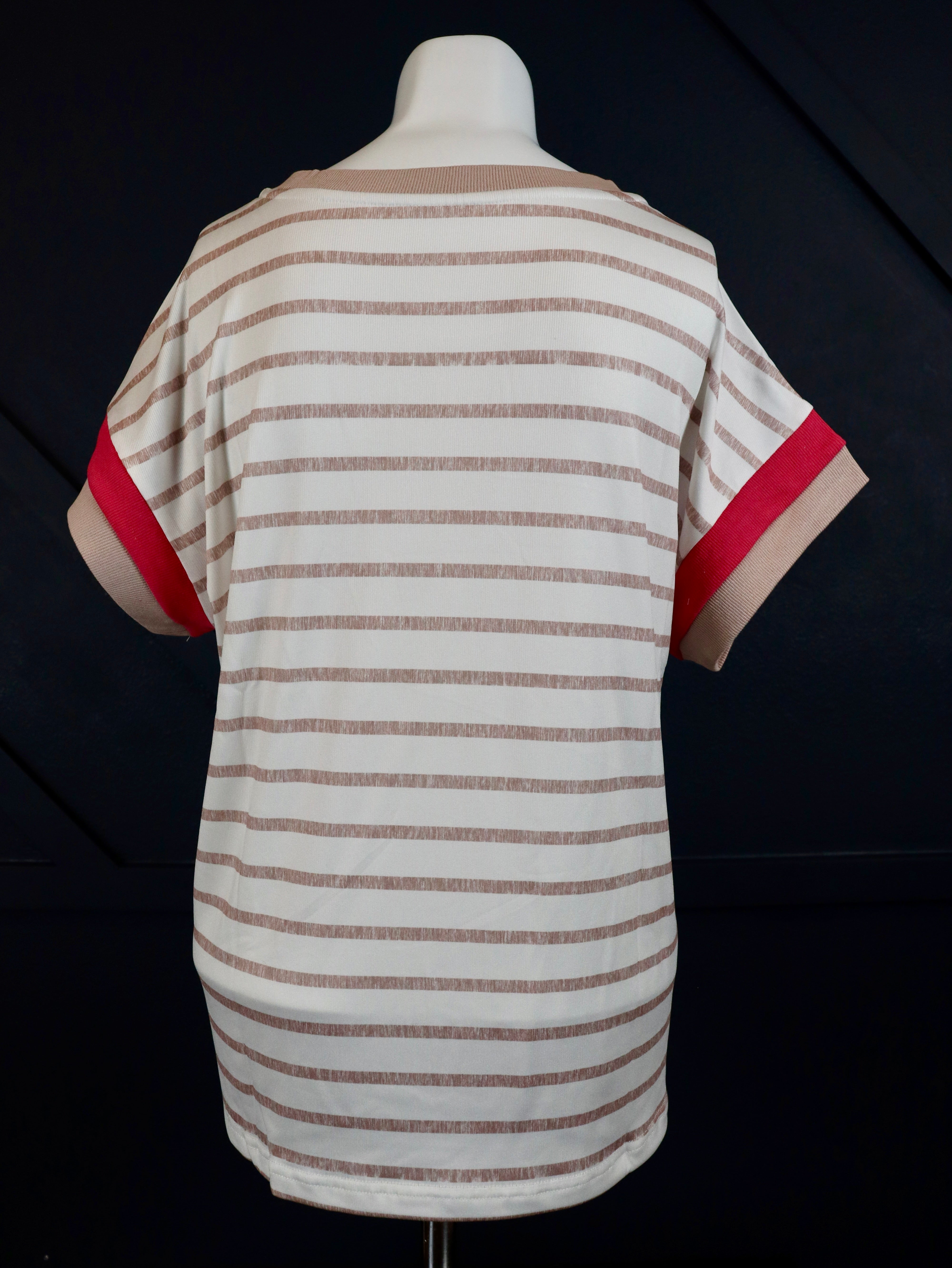Striped Color Block T-Shirt.
Crafted from a soft polyester blend.
True to size.
Khaki striped with pink trim.
Delicate wash, hang to dry.