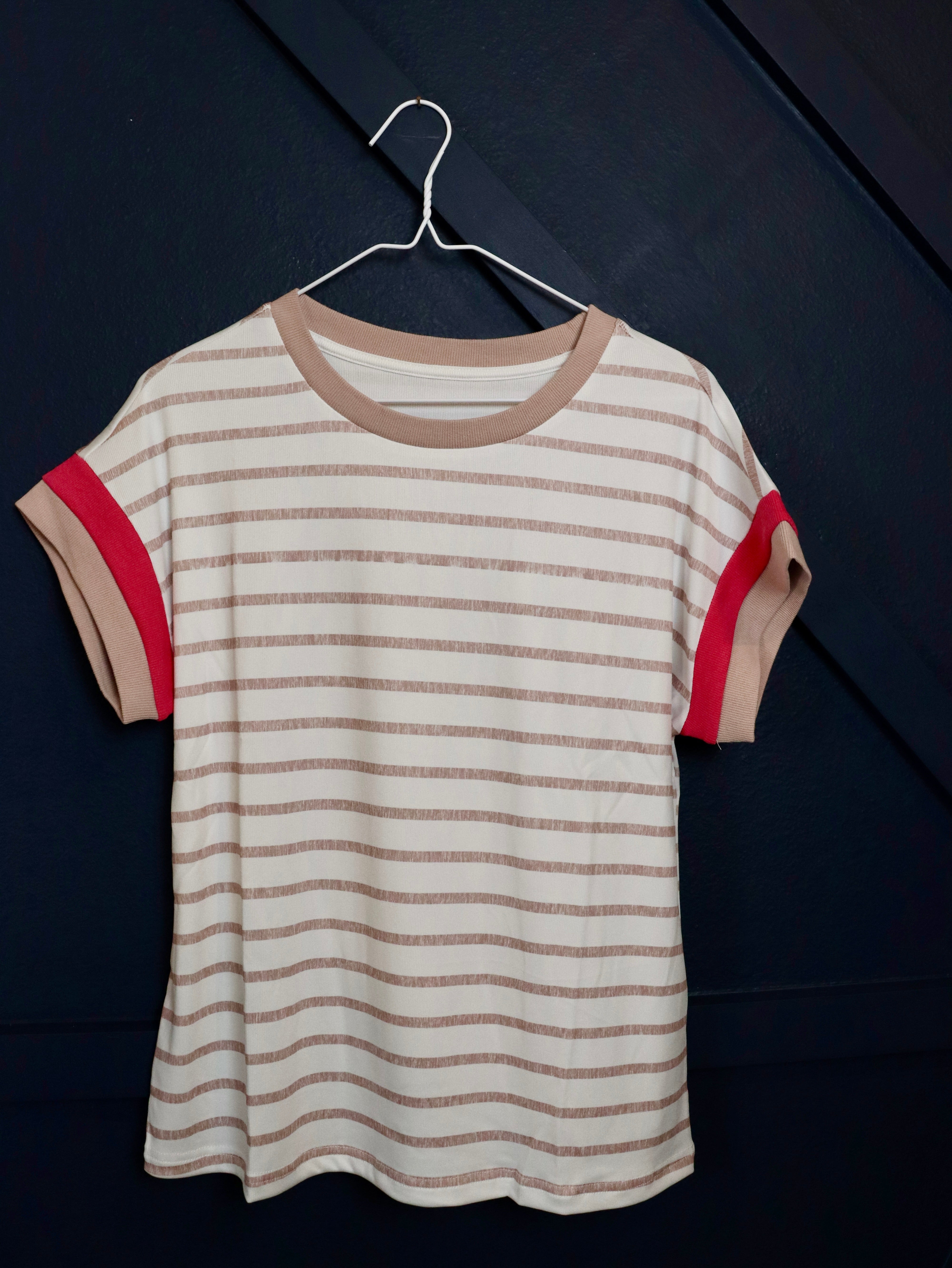 Striped Color Block T-Shirt.
Crafted from a soft polyester blend.
True to size.
Khaki striped with pink trim.
Delicate wash, hang to dry.