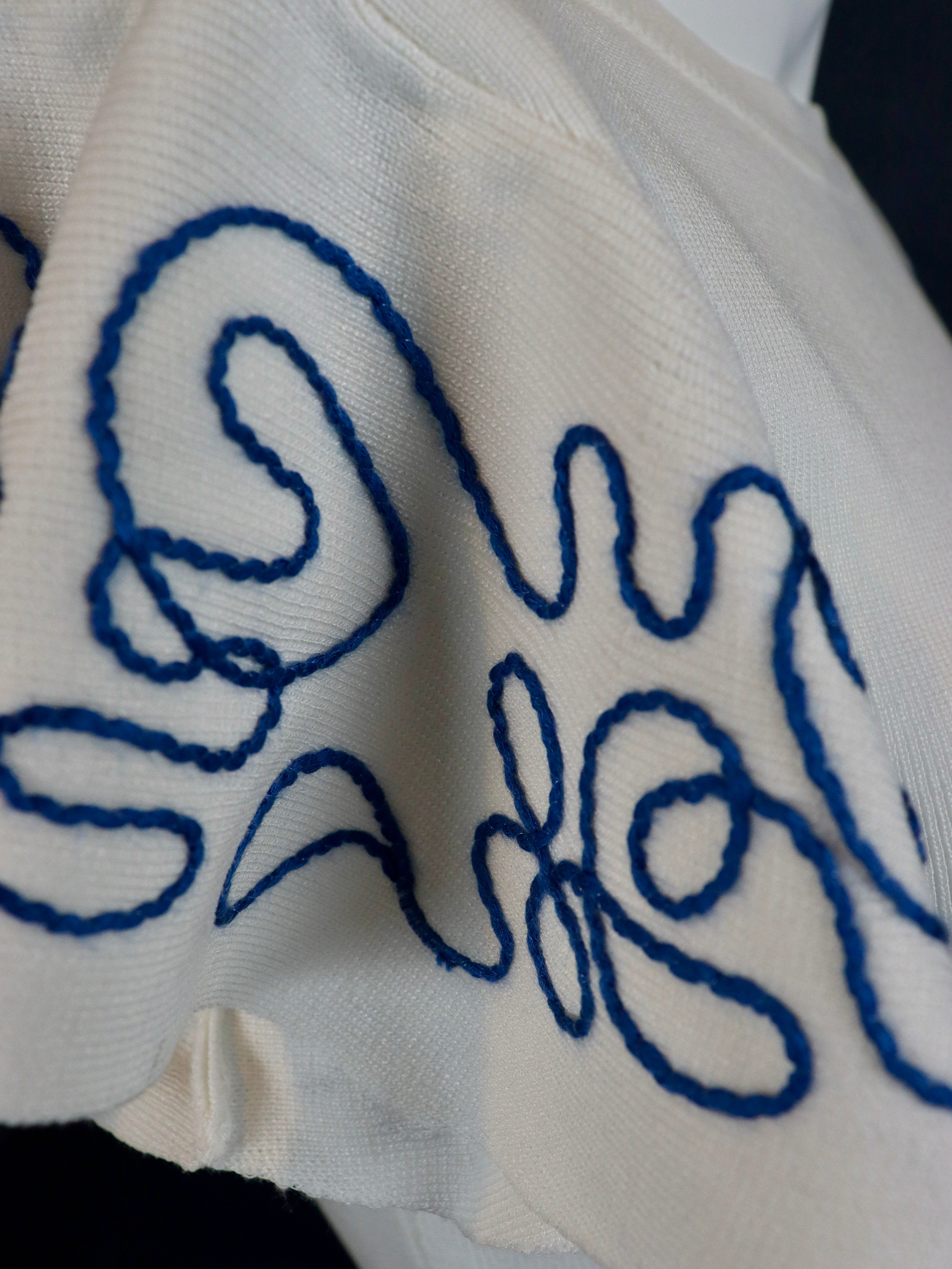 Lightweight woven top with blue embroidered ruffle sleeves.
Blue intricate embroidery on the sleeves.
Everyday breathable woven top.
70% Viscose, 30% Nylon
Small = 2-4 (Bust 35", Waist 27")
Medium = &nbsp;(Bust 37", Waist 29")
Large = (Bust 39", Waist 31")
Made by Hem and Thread.