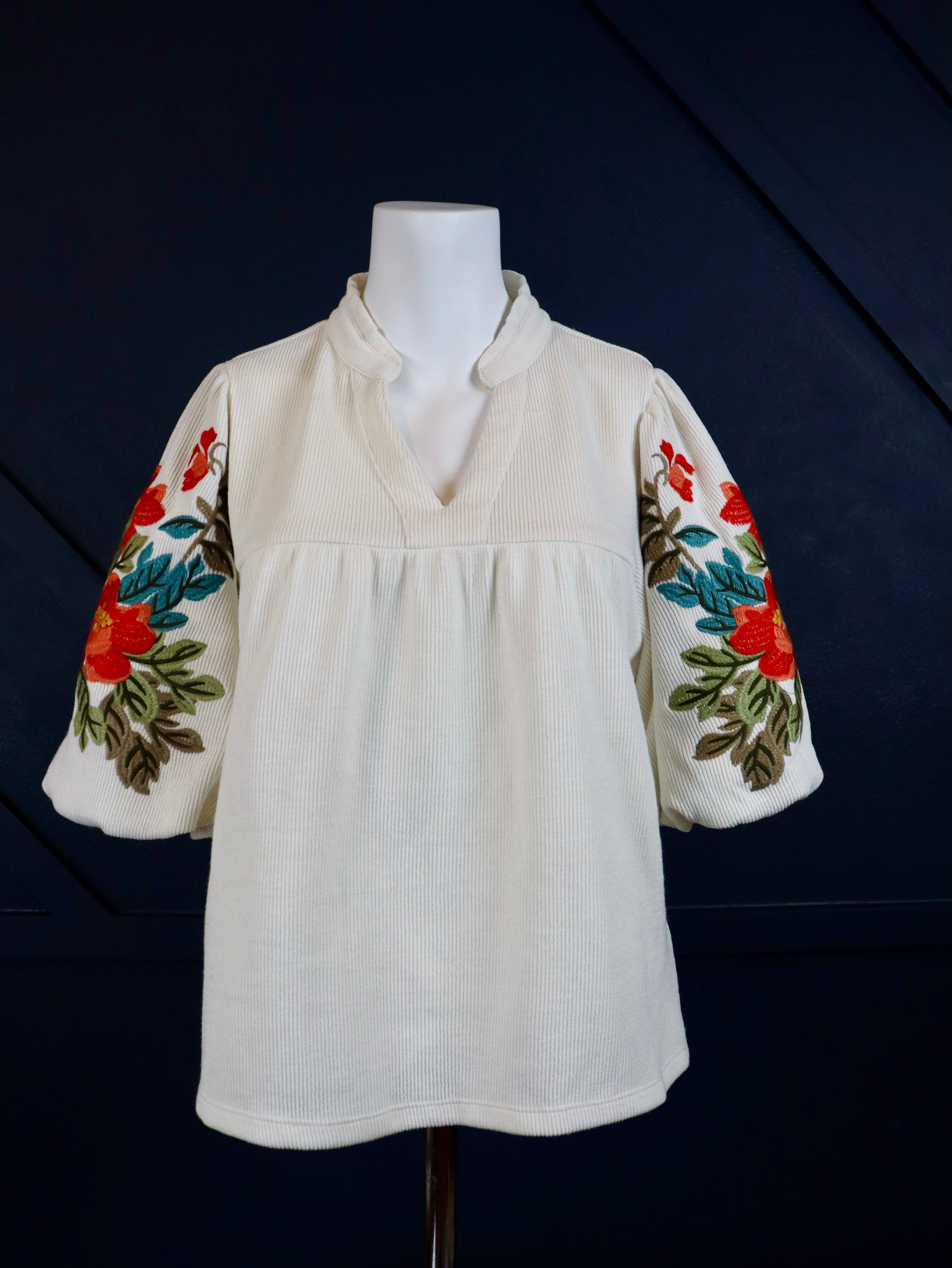 Soft cream top with embroidered puff sleeves by THML.
Embroidered sleeves are exquisite!
True to size.
95% Polyester, 5% Spandex
Cool delicate wash, lay flat to dry, NO dryer
Made by THML
