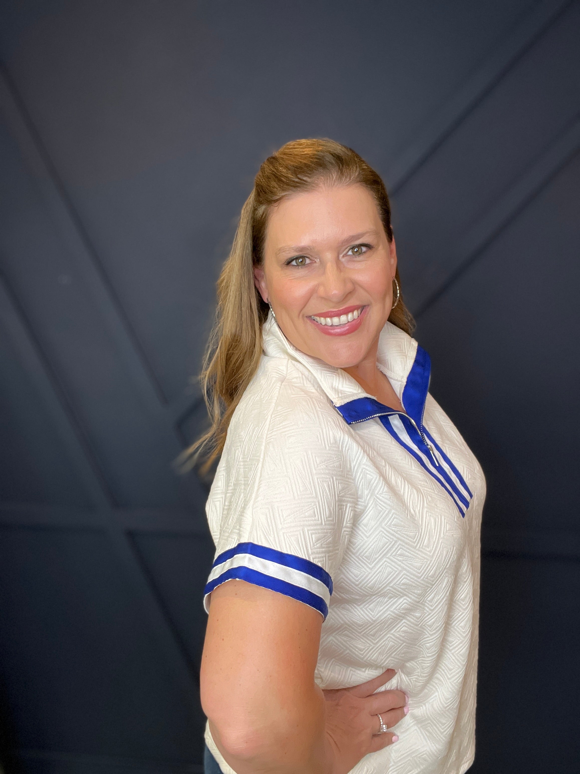 Blue stripe quarter zip top.

True to size.
97% Polyester, 3% Elastane
Delicate wash cold, tumble dry low.
