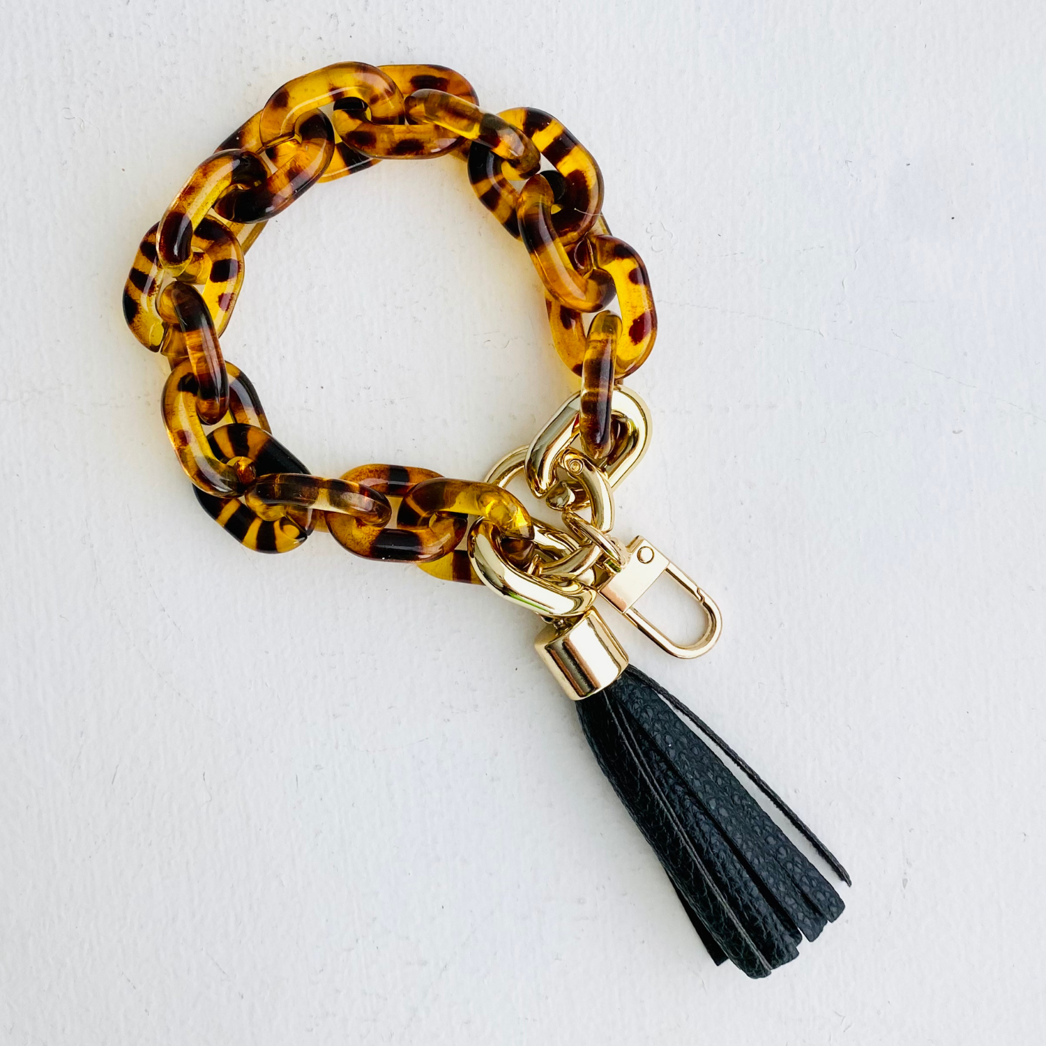 These adorable bangle keychains are perfect for the girl who's always got her hands full!

• Non-elastic

• Small-sized tassels

• Vibrant colors

• High quality resin&nbsp;