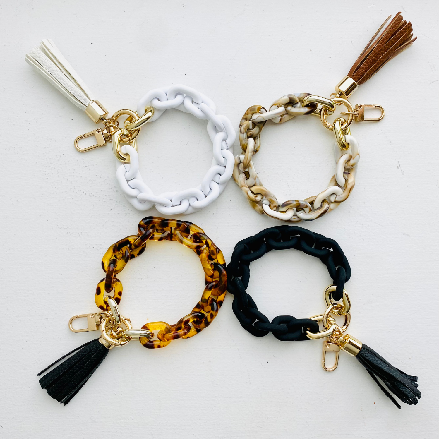 These adorable bangle keychains are perfect for the girl who's always got her hands full!

• Non-elastic

• Small-sized tassels

• Vibrant colors

• High quality resin&nbsp;