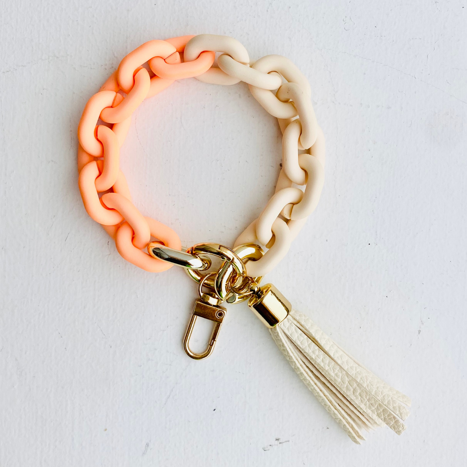 These adorable bangle keychains are perfect for the girl who's always got her hands full!

• Non-elastic

• Small-sized tassels

• Vibrant colors

• High quality resin&nbsp;