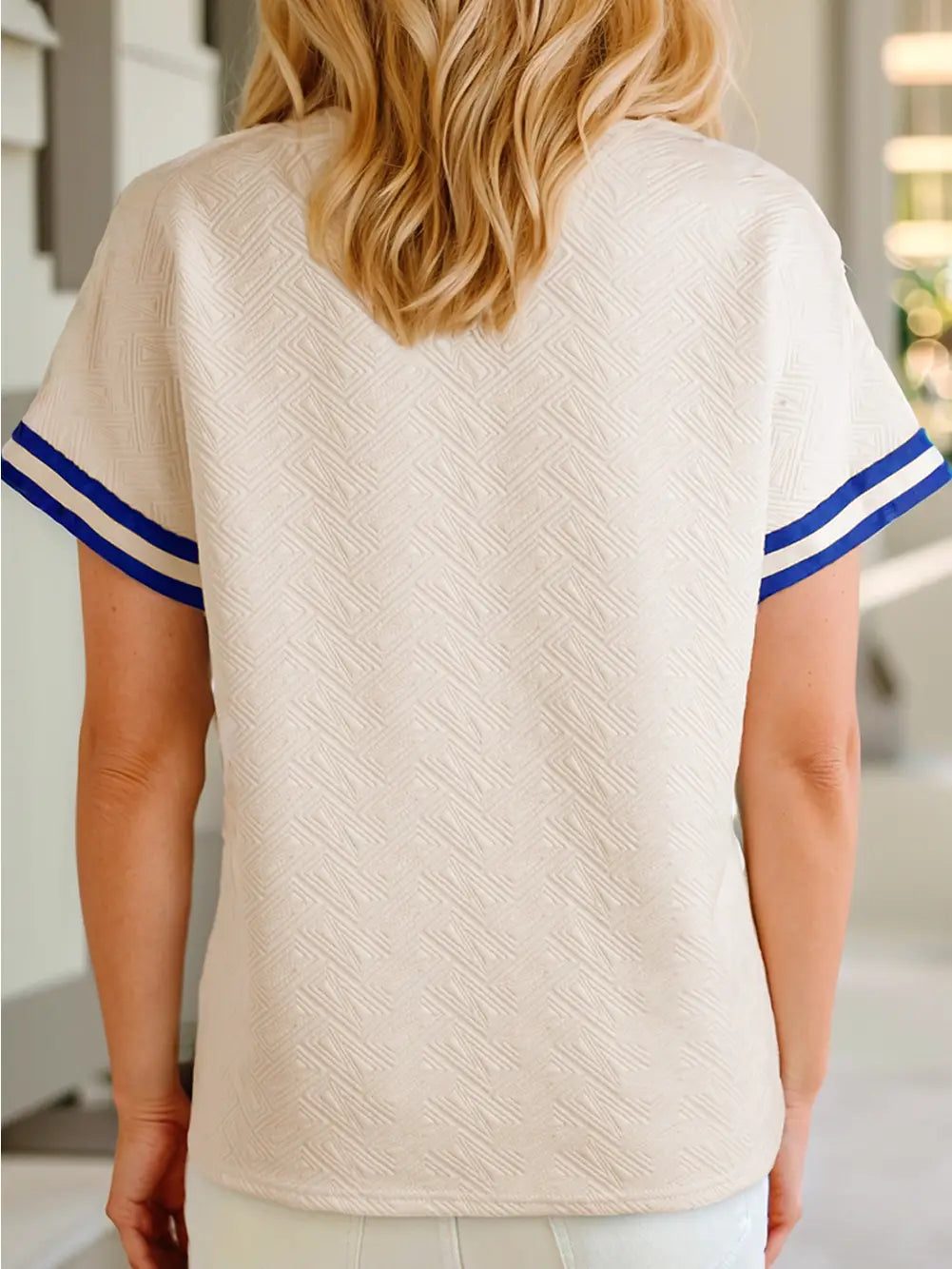 Blue stripe quarter zip top.

True to size.
97% Polyester, 3% Elastane
Delicate wash cold, tumble dry low.