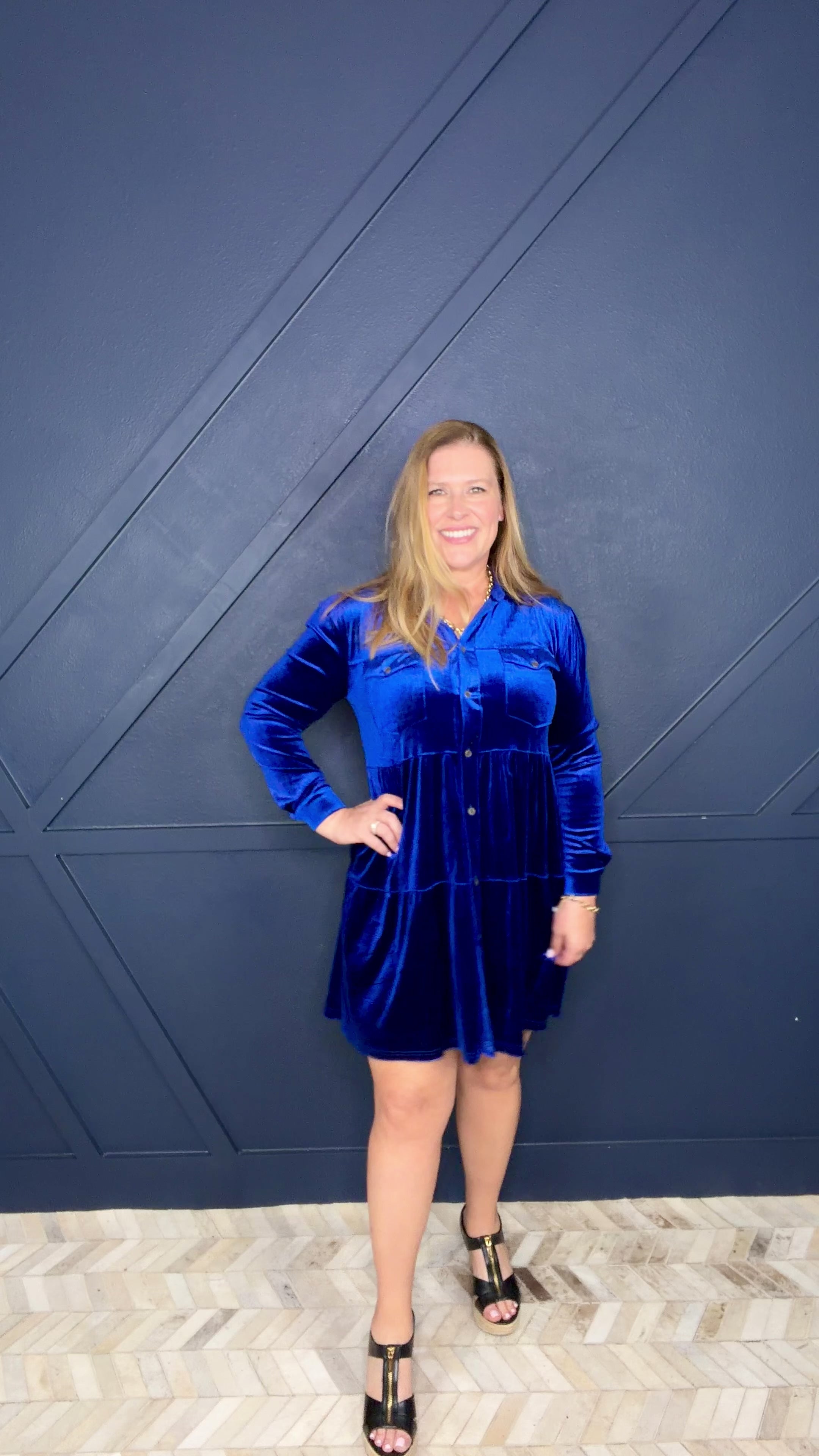 Velvet Long Sleeve Collar Button Down Tiered Dress&nbsp;
Roomy Fit
POCKETS!
100% Polyester
Unlined
Made by Umgee