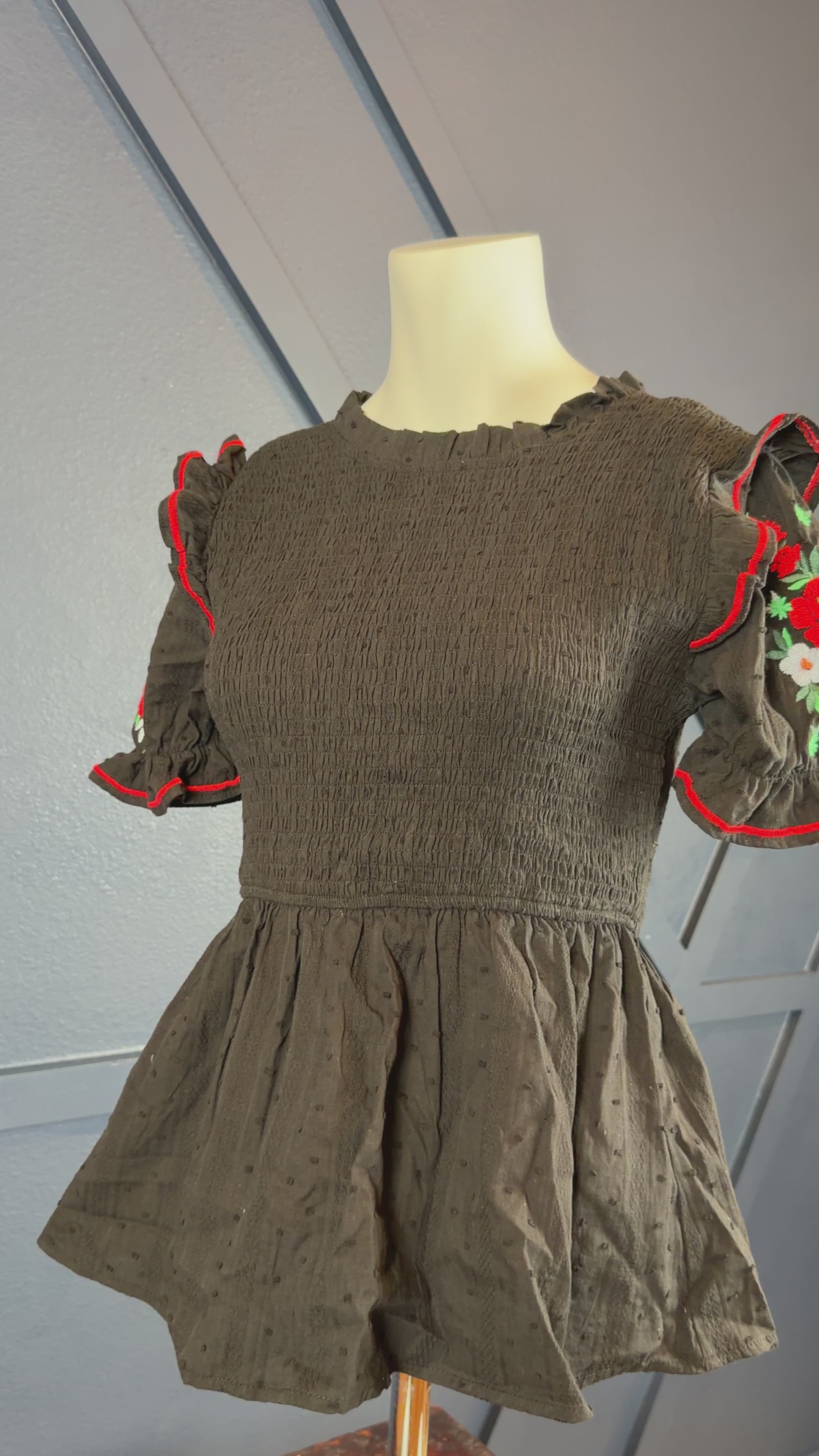 This black smocked embroidered top pairs well with white denim. 
Floral embroidered short puffy sleeves with a smocked bodice.
100% Cotton
Made by Savanna Jane
Small (0-2)
Medium (4-6)
Large (8-10)
