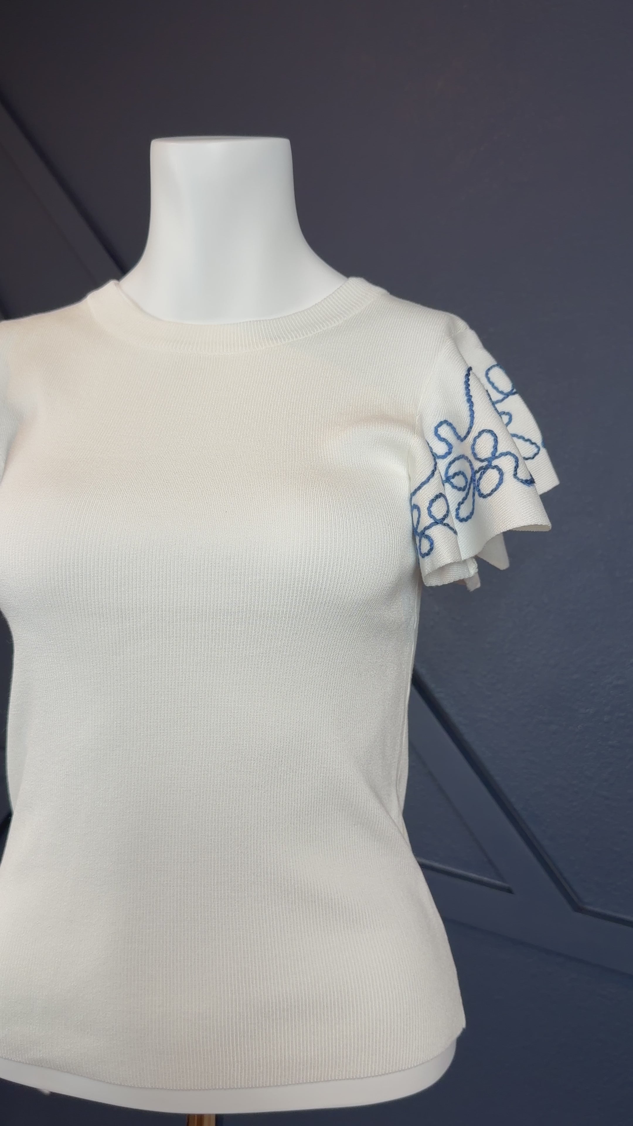 Lightweight woven top with blue embroidered ruffle sleeves.
Blue intricate embroidery on the sleeves.
Everyday breathable woven top.
70% Viscose, 30% Nylon
Small = 2-4 (Bust 35", Waist 27")
Medium = &nbsp;(Bust 37", Waist 29")
Large = (Bust 39", Waist 31")
Made by Hem and Thread.
