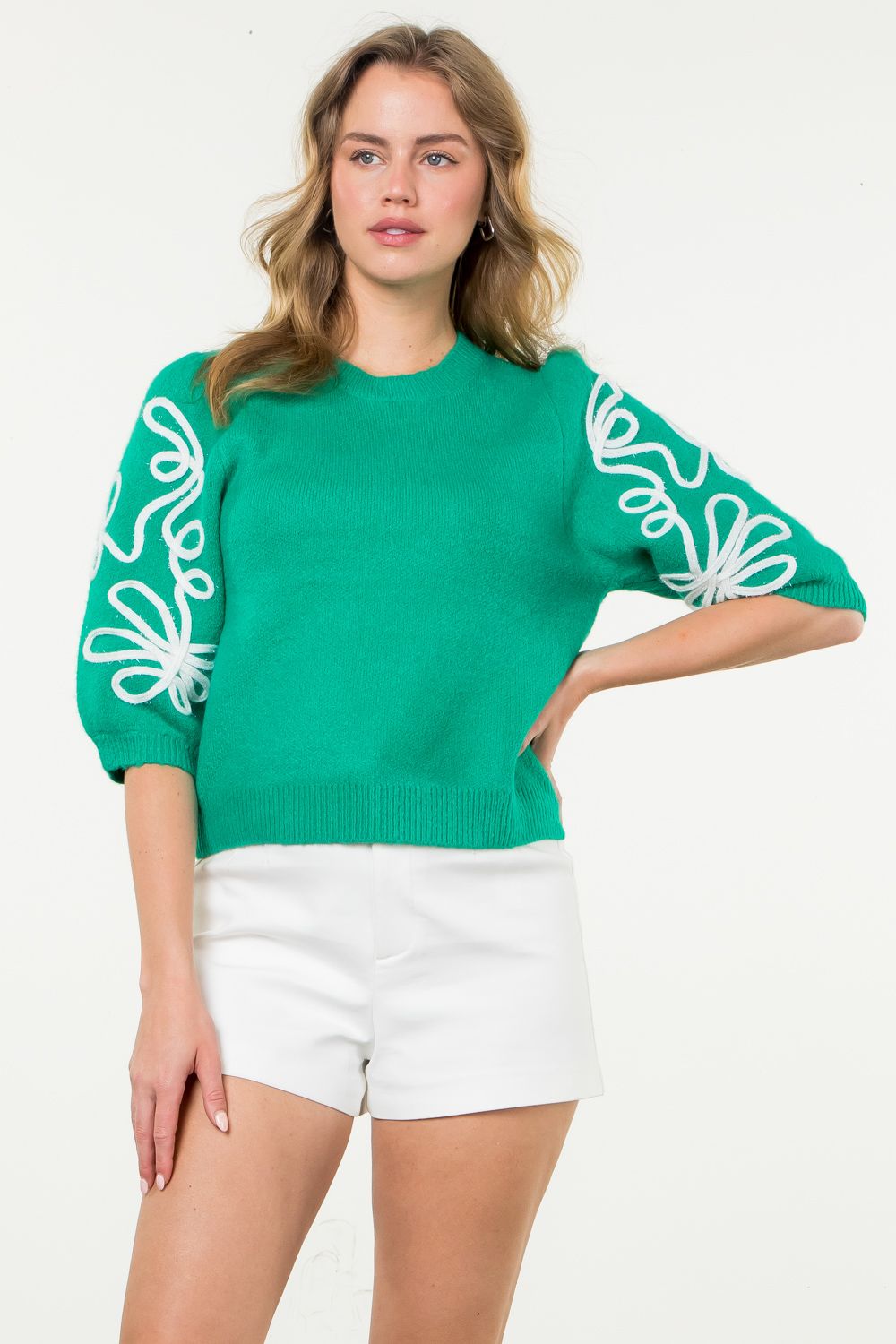 Kelly green embroidered short sleeve knit top by THML.&nbsp;

True to size with slight stretch.
68% Acrylic, 29% Nylon, 3% Spandex
X-Small 2-4, bust 35"-36"
Small 6-8, bust 37"-38"
Medium 8-10, bust 39"-40"
Large 10-12, bust 40"-41"
Made by THML