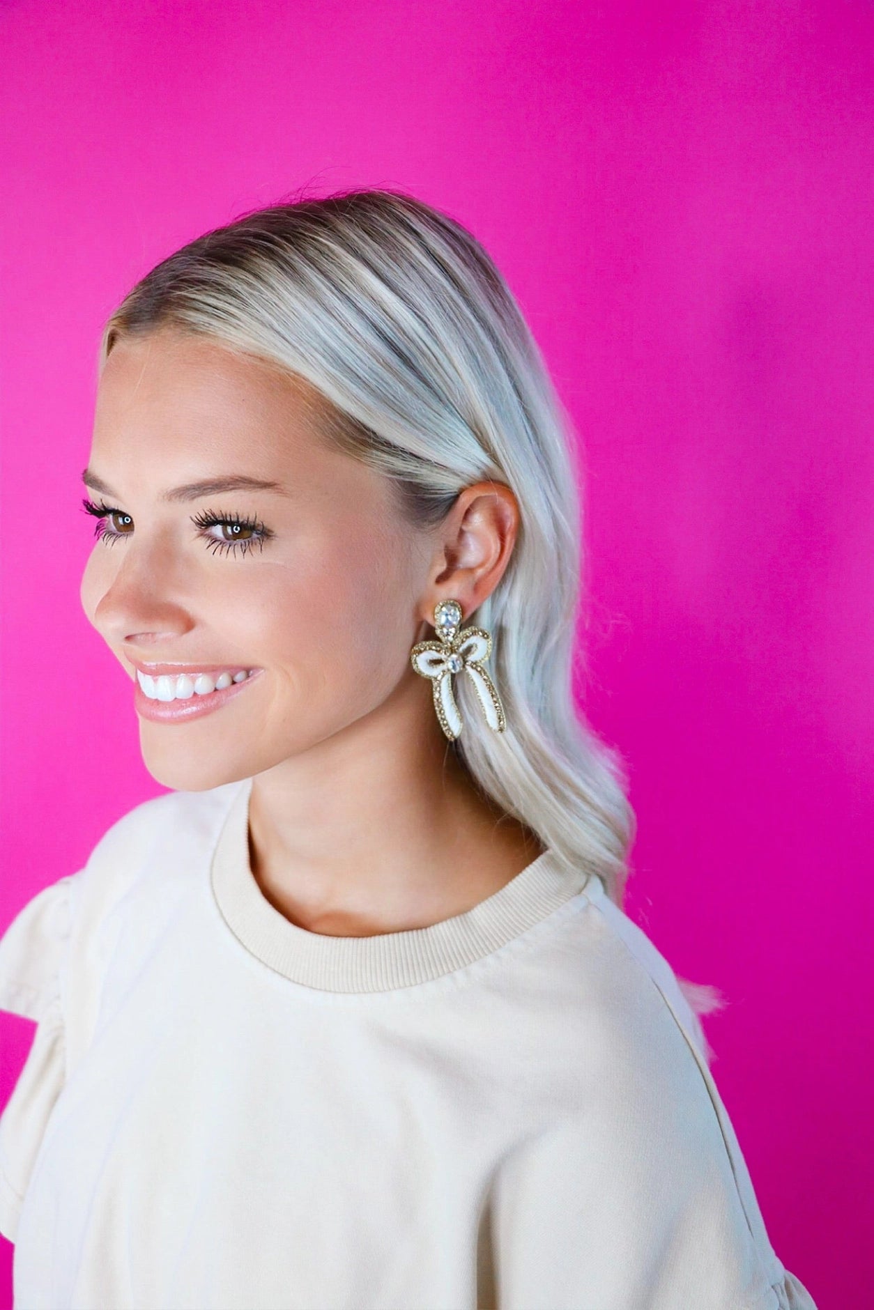 Taylor Shaye Beaded Bow Earrings

White beaded bow drop earrings.