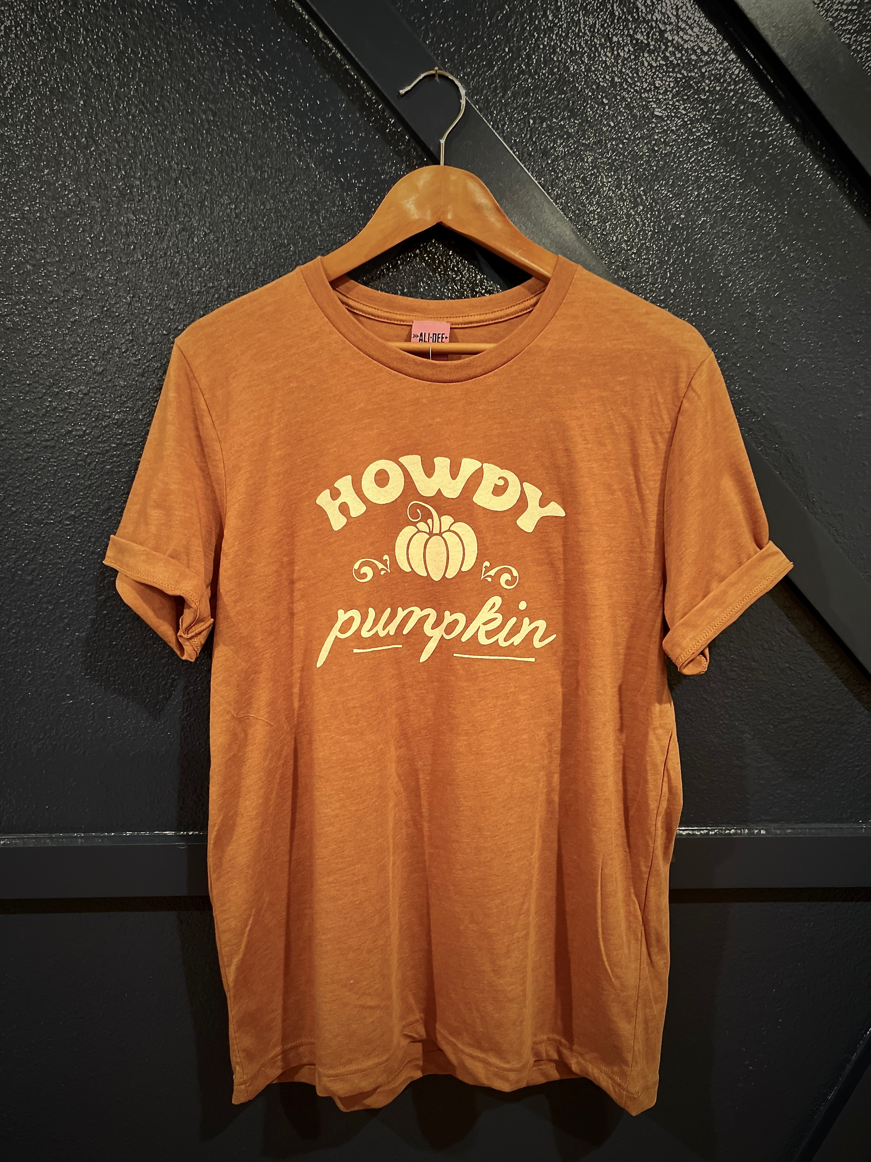 Howdy Pumpkin Tee features a unisex fit body in heather pumpkin with cream screen printed art.   52% Cotton, 48% Polyester Super Soft